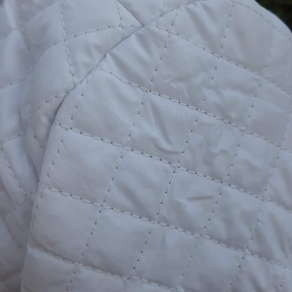 Quilted White Fur Trim Jacket Gold Hardware Large - Picture 4 of 8